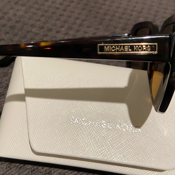 Michael Kors so glass frames (lenses have prescription) - Picture 3 of 6